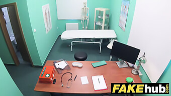 Fake Arzt Verwöhnt Patienten Im Bad Oral