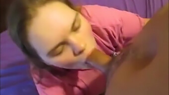 Sissy Lexi Dostáva Sprchu Semena Od Horúceho Páru