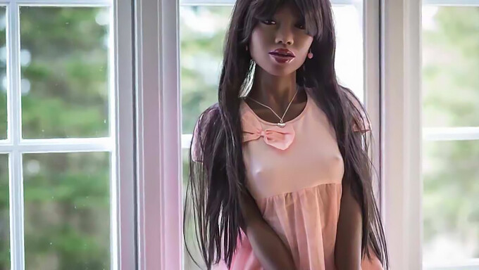 Figur Ebony Yang Menggairahkan Menggoda Dalam Kenikmatan Anal Dan Oral Dengan Creampie Finale