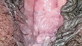 Close-Up Íntimo Da Vagina Da Esposa Em 60 Fps