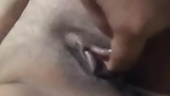 Mira A La Adolescente India Masturbándose Mientras Habla Sucio En El Video Más Caliente