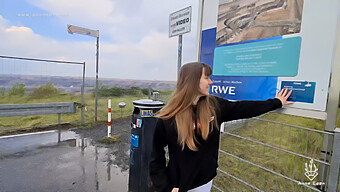 Ogromne Cycki I Duży Kutas W Tym Amatorskim Filmie Z Lodzikiem