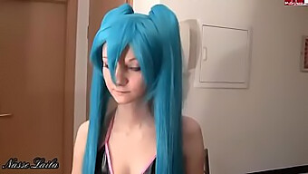 Niemiecka Nastolatka Dostaje Wytrysk Na Twarz Podczas Cosplayu Z Miku Hatsune Hentai