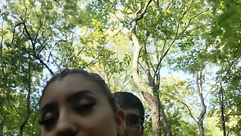 Sexo Íntimo Con Pareja En El Bosque