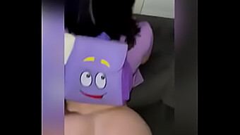 Dora Sa Oddáva Sólovej Masturbácii.