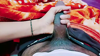 Memek Tante Yang Sempit Itu Diregangkan Oleh Kontol Hitam Besar