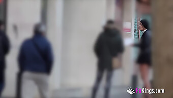 Rebeka Se Fait Passer Pour Une Fille Naïve Et Séduit Des Hommes Dans La Rue Pour Du Sexe