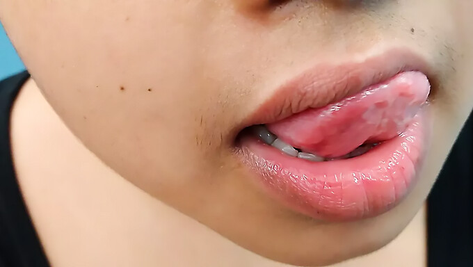 Amrita'S Seductive Lipstick In Indian Porn Video