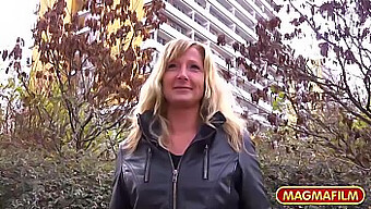 Blond Milf Zostaje Podwieziona Na Dziką Jazdę W Berlinie.