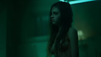 India Eisley'S Hot College Dorm Encounter In Nao Olhe 2019: Časť 2